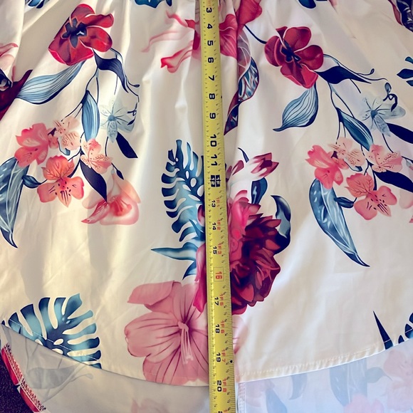 Off shoulder blouse w Hawaiian style flower pattern - $18 - Picture 11 of 12